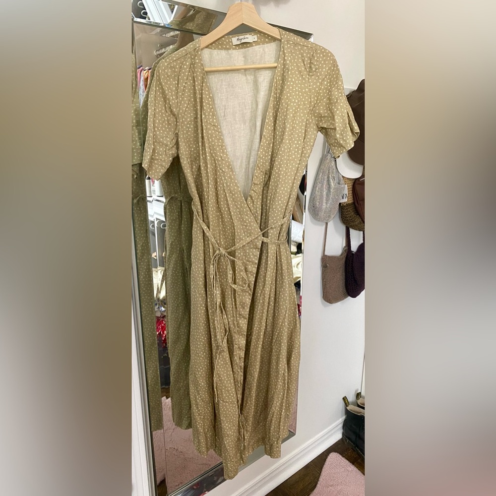 MAGIC LINEN polka dot wrap dress